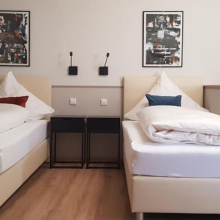 שוואנדורף אין ביירן Boardinghouse Marktplatz מראה חיצוני תמונה