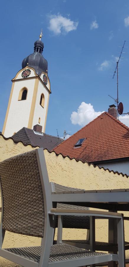 שוואנדורף אין ביירן Boardinghouse Marktplatz מראה חיצוני תמונה