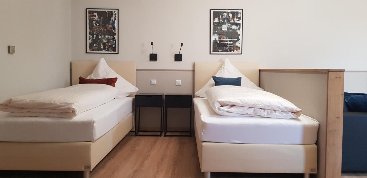 שוואנדורף אין ביירן Boardinghouse Marktplatz מראה חיצוני תמונה