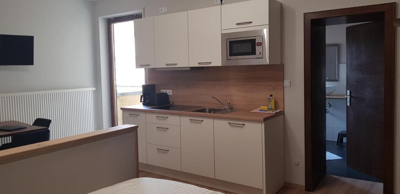 שוואנדורף אין ביירן Boardinghouse Marktplatz מראה חיצוני תמונה